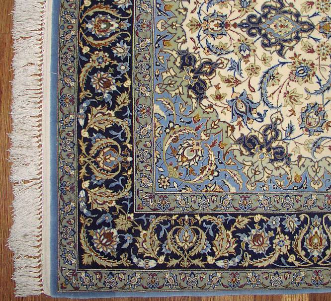 This is a shot of the corner of the rug showing the marvelous detail in the borders